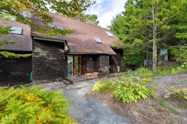 $755,000 | 43 Hilltop Road, Winhall, VT 05340