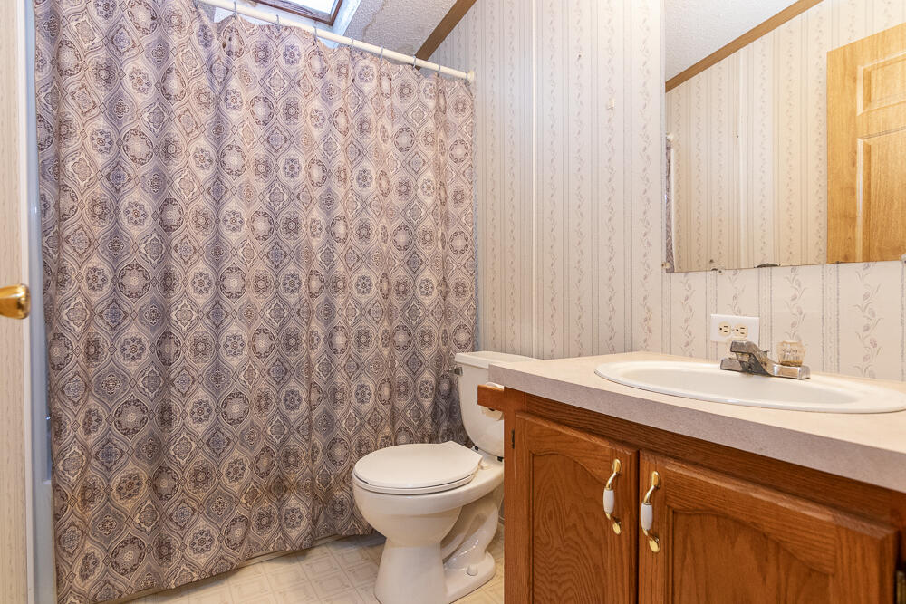 47579 Highway 51 Decatur, MI 49045 - Photo 30 of 46 Bath 2 a