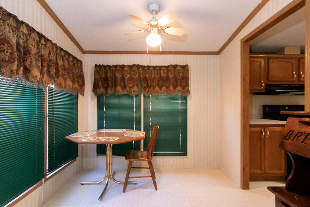 47579 Highway 51 Decatur, MI 49045 - Photo 9 of 46 Breakfast nook