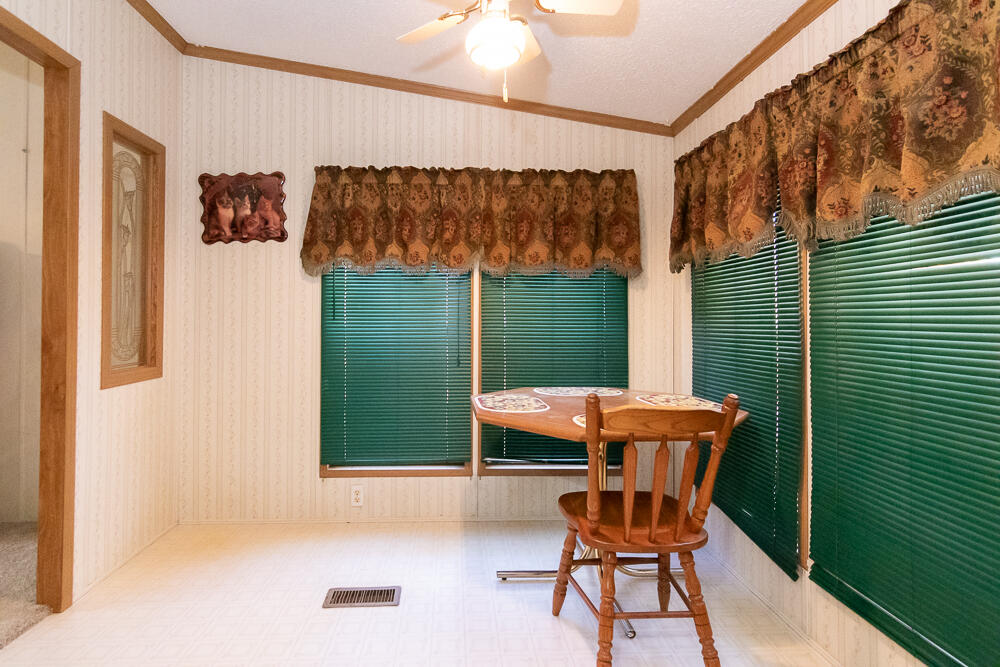 47579 Highway 51 Decatur, MI 49045 - Photo 10 of 46 Breakfast nook a