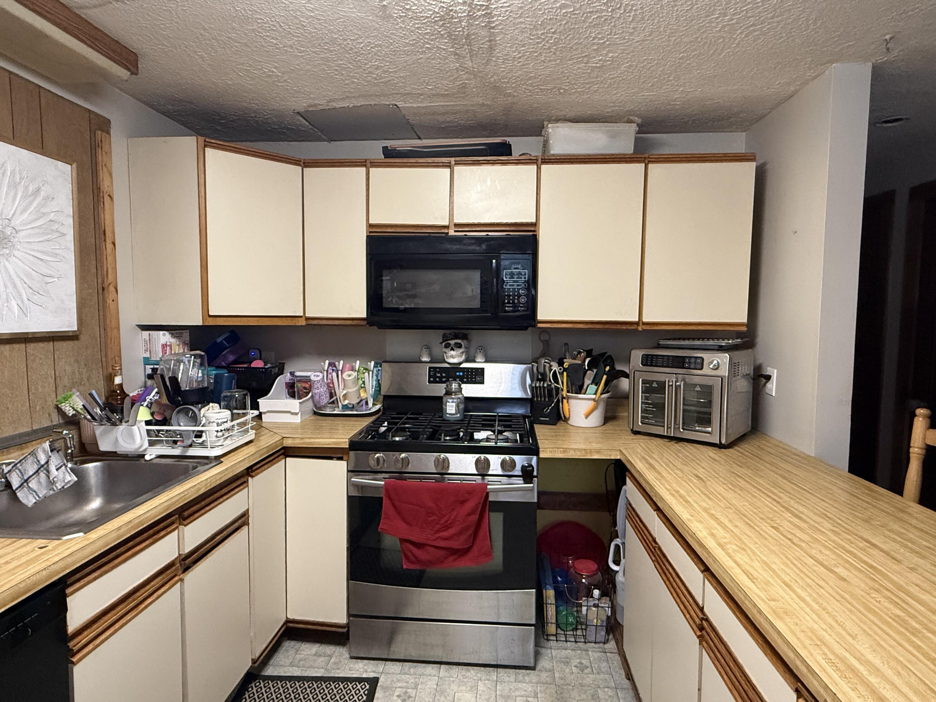 390 Goodwin Road Eliot, ME 03903 - Photo 4 of 20 IMG_3242