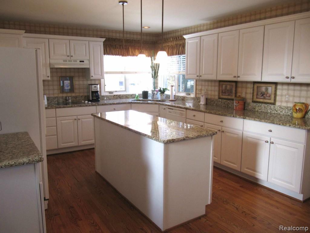 1412 Tulberry Circle Rochester, MI 48306 - Photo 13 of 35 Kitchen 3.jpg