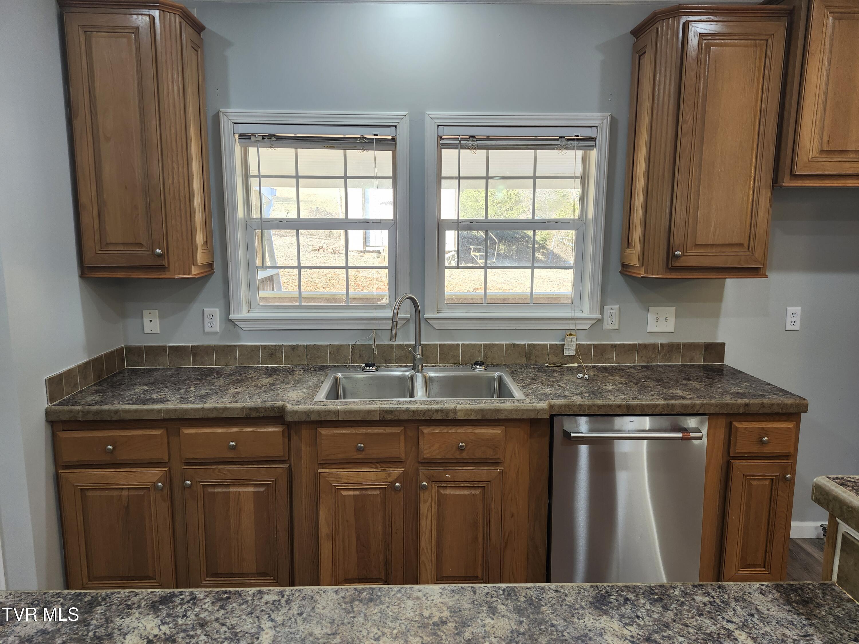 489 Ross Campground Road Church Hill, TN 37642 - Photo 7 of 66 20250122_145308