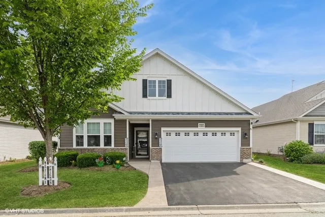a view of a house with a yard and garage