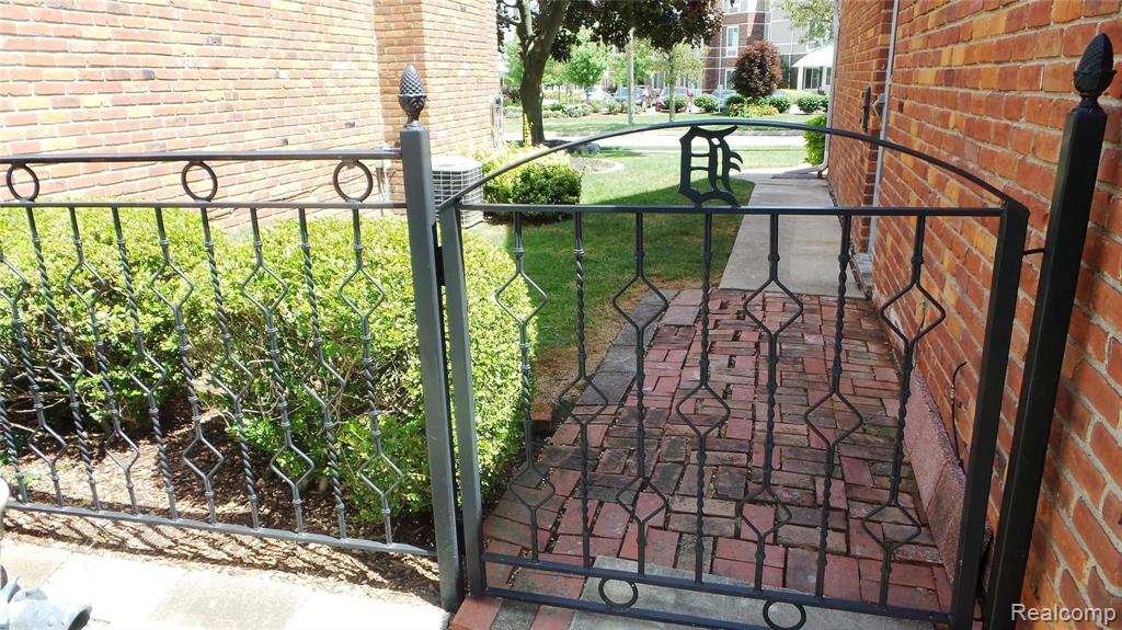 905 Cook Road Grosse Pointe Woods, MI 48236 - Photo 37 of 38