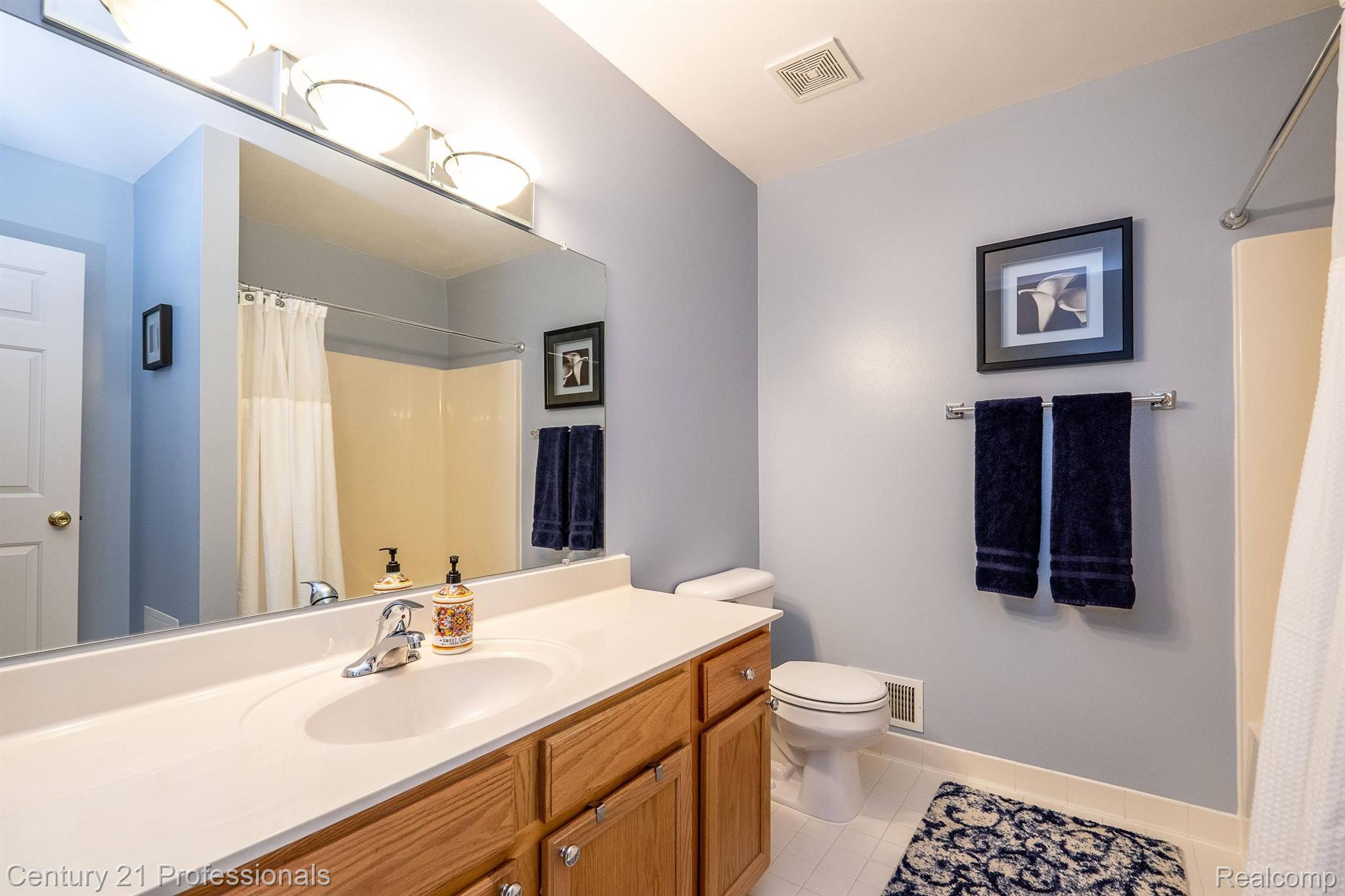 2089 Alsdorf Avenue Rochester, MI 48309 - Photo 35 of 50 bedroom bath