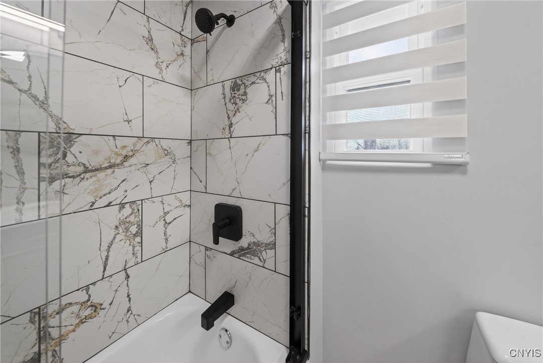 1266 Genesee Street Oneida, NY 13421 - Photo 18 of 44