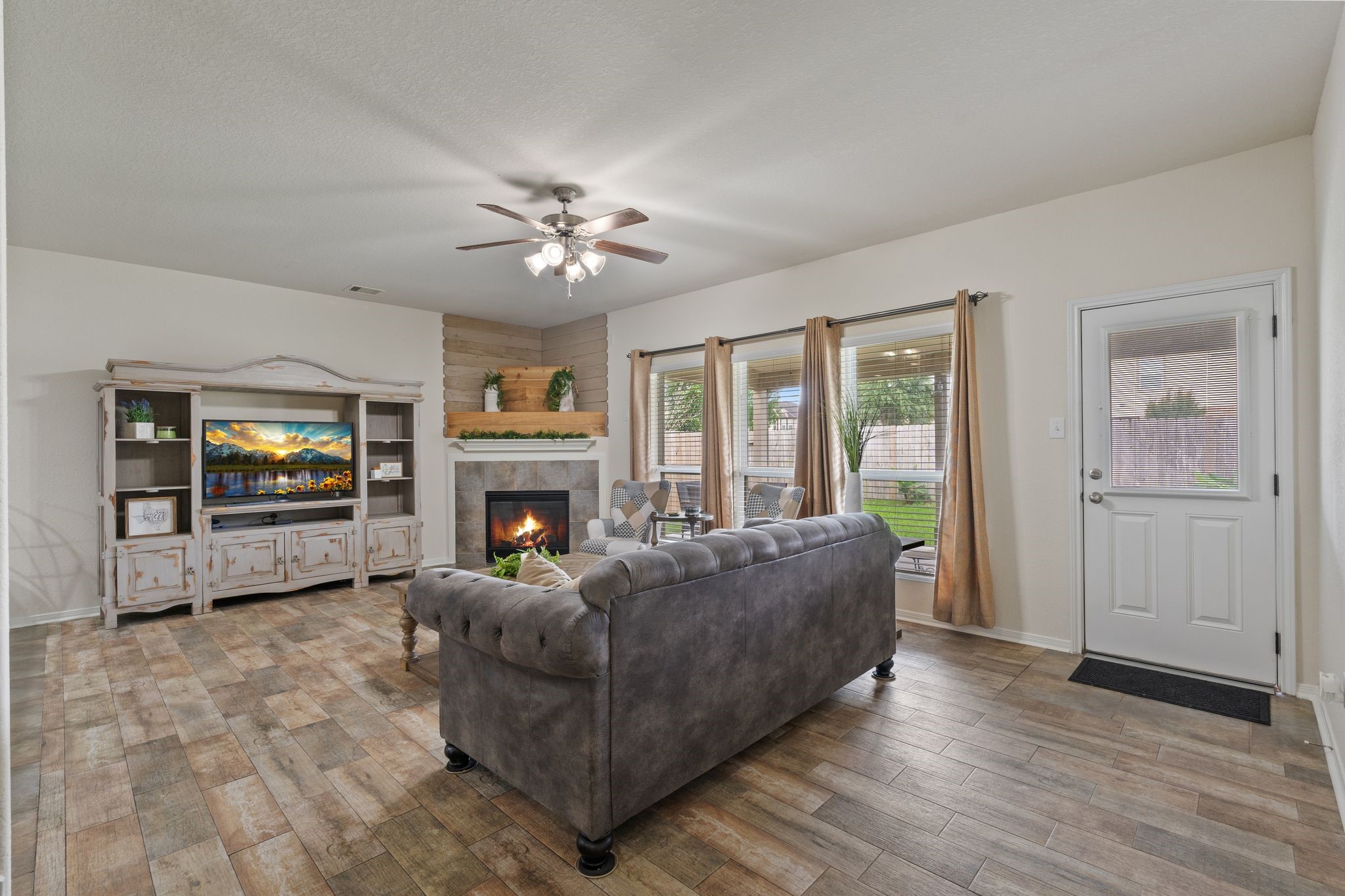 2678 Elm Crossing Trail Spring, TX 77386 - Photo 14 of 42 Large living room with great natural light.