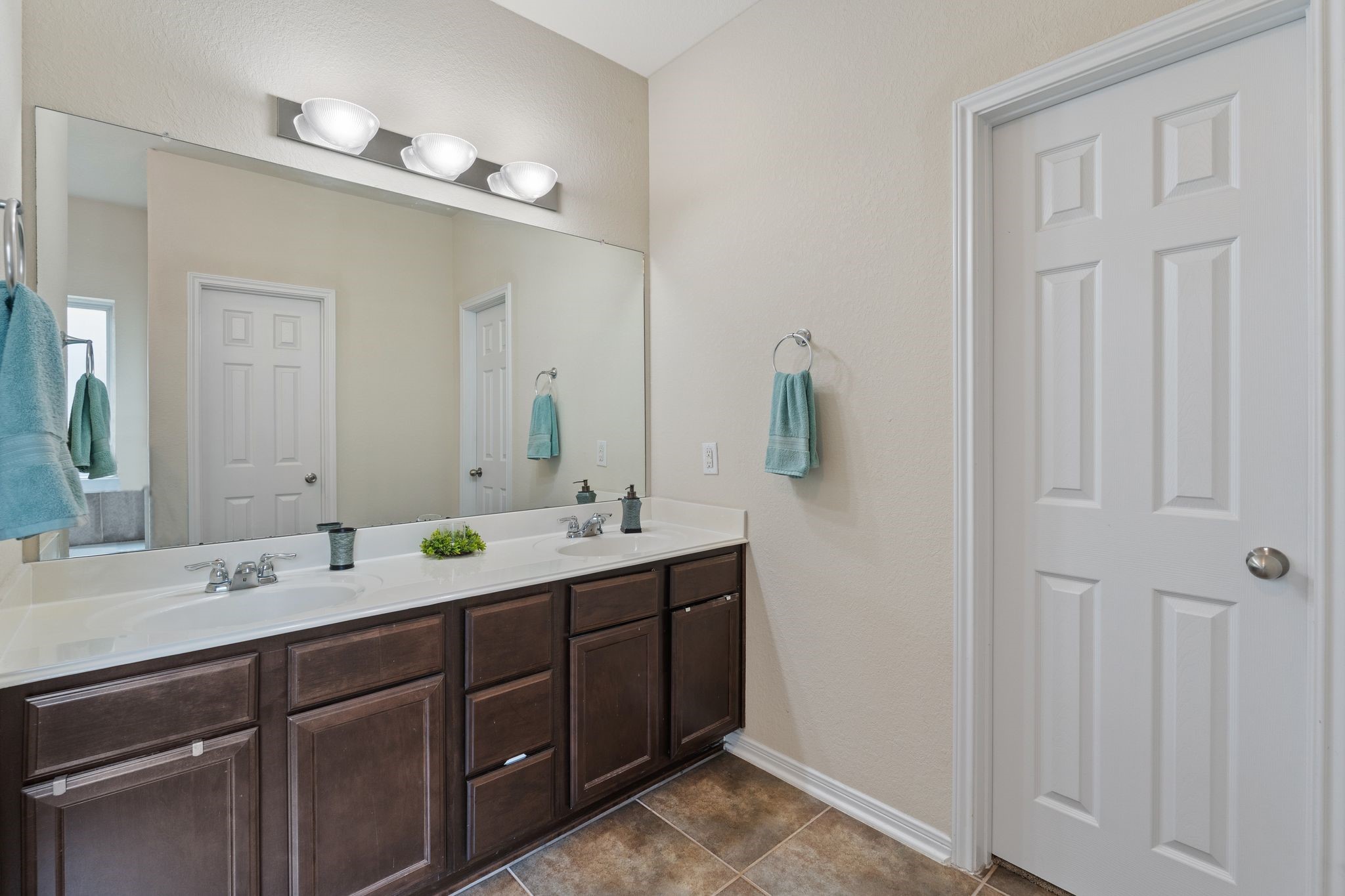 2678 Elm Crossing Trail Spring, TX 77386 - Photo 22 of 42 Double sinks and just through door is a large walk-in closet.
