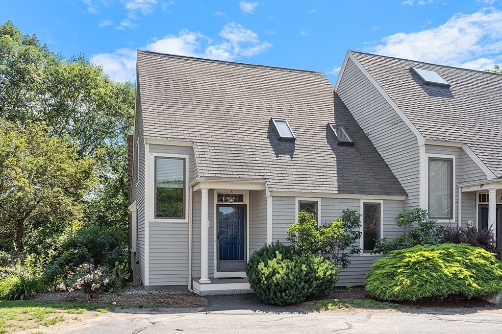 41 Quarry Ridge Lane, Unit 41 Rockport, MA 01966 - Photo 17 of 23 a front view of a house with garden