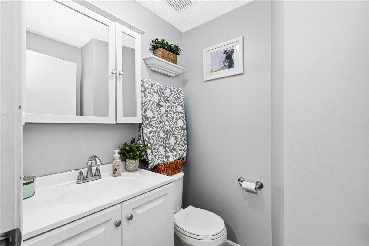 39 Cannongate III Road, Unit 3 Nashua, NH 03063 - Photo 14 of 40 Gallery Image 14