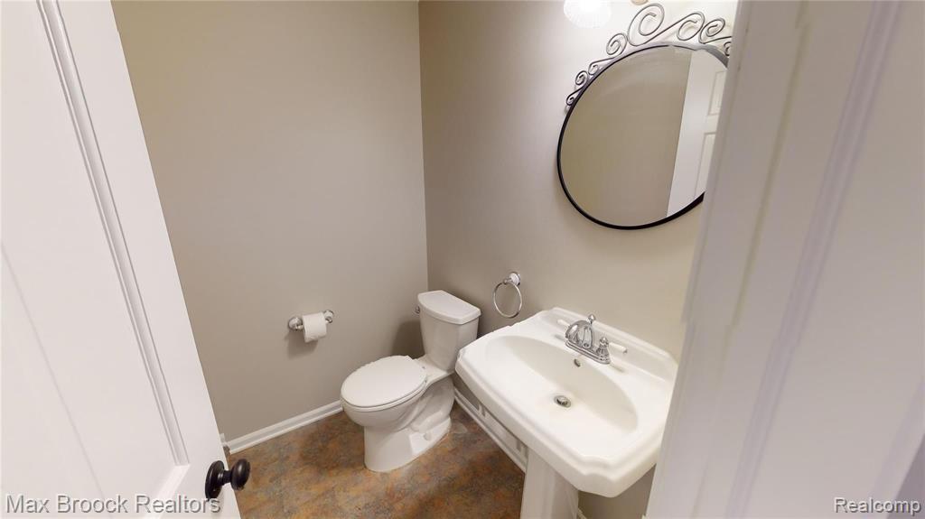 4990 Arrowhead Road West Bloomfield, MI 48323 - Photo 16 of 48