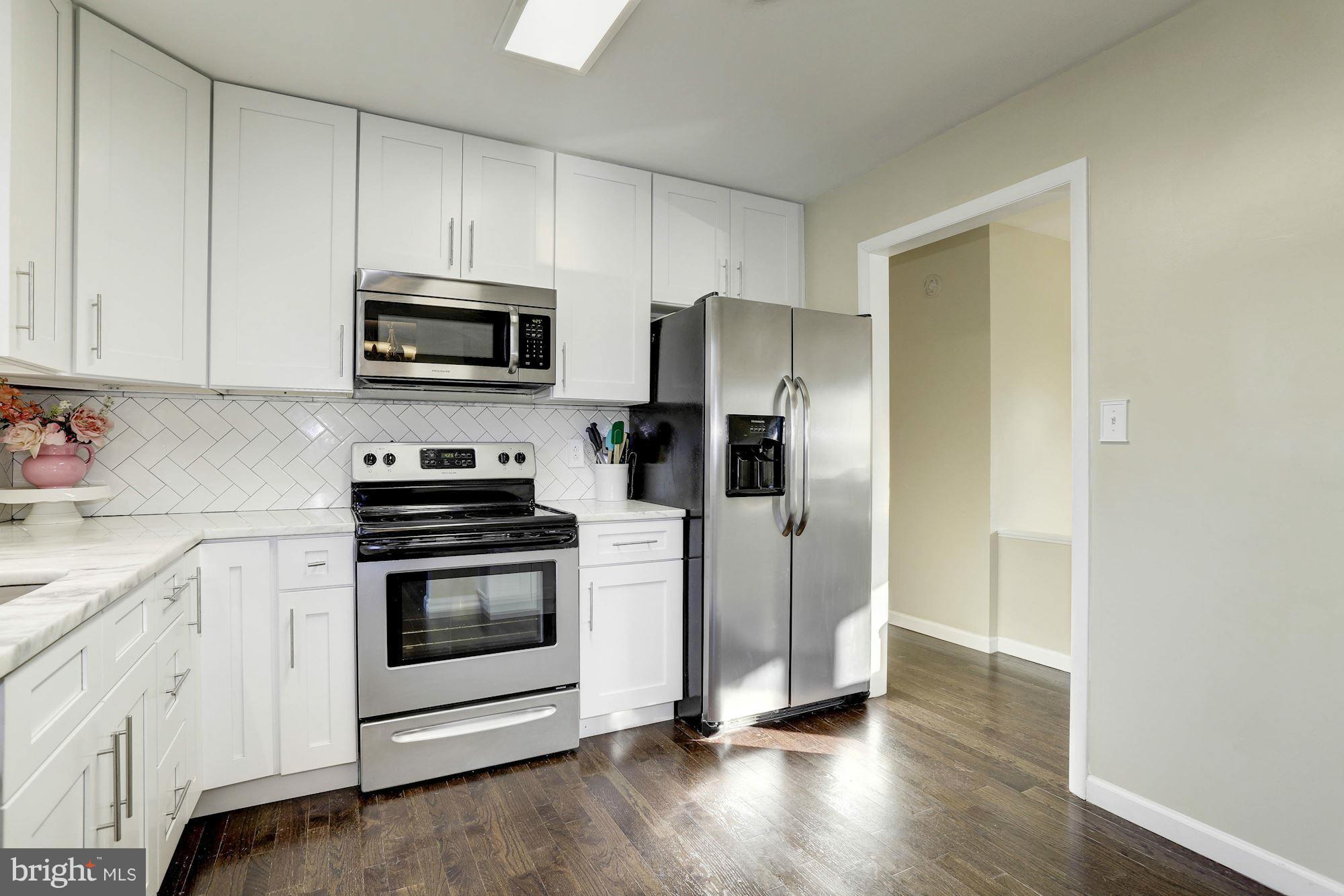 4634 Mountain Road Pasadena, MD 21122 - Photo 3 of 30 Upgraded kitchen with granite and stainless steel!