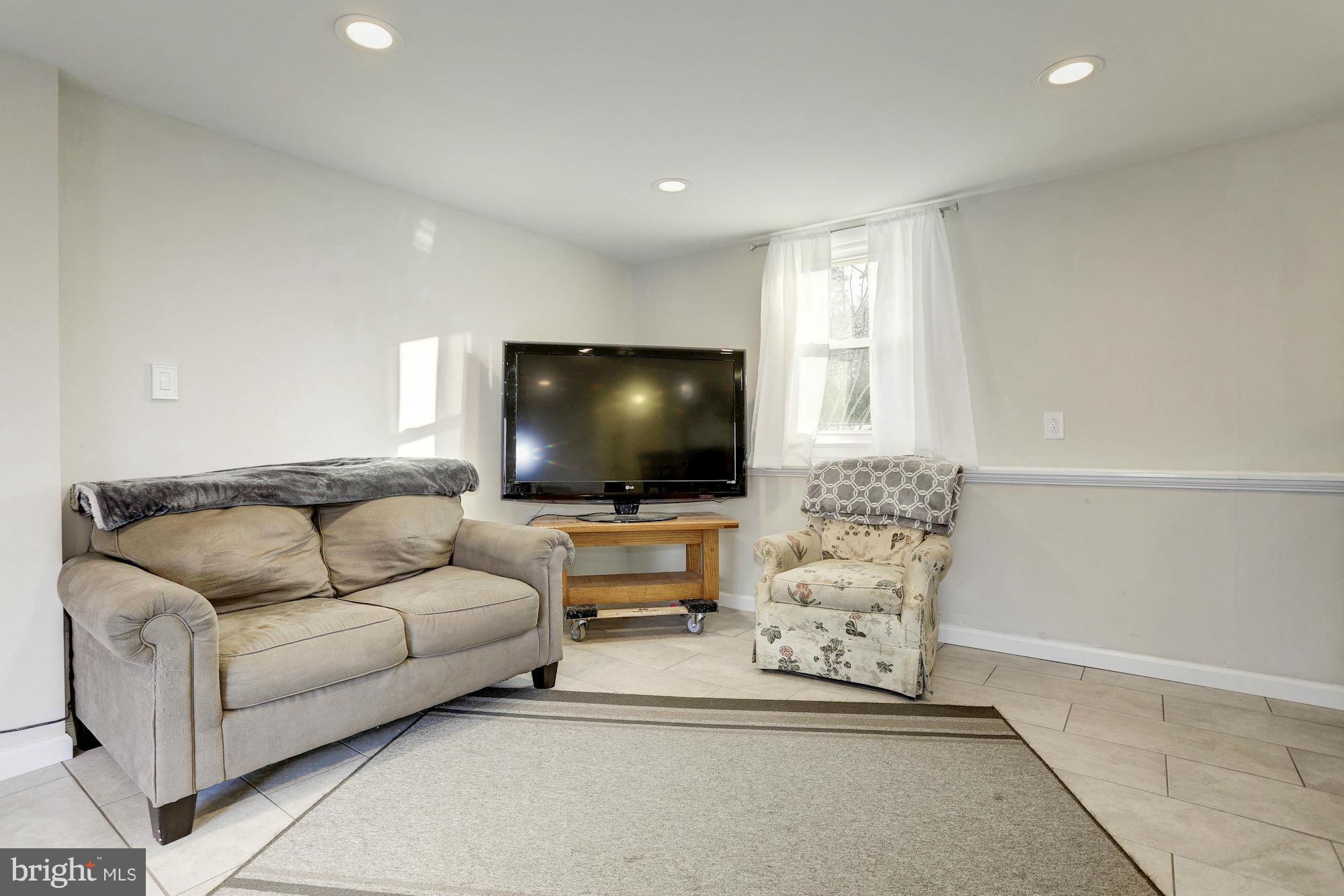 4634 Mountain Road Pasadena, MD 21122 - Photo 21 of 30 Family Room