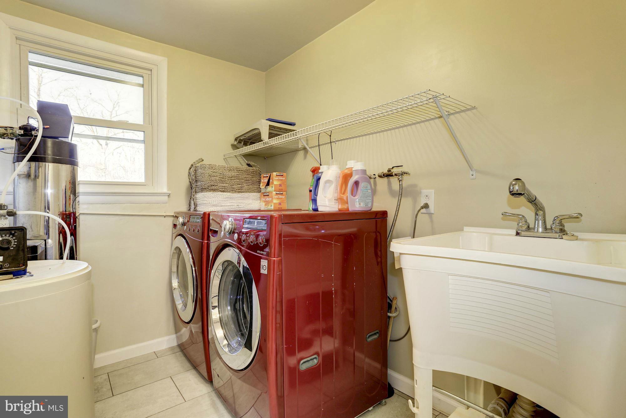 4634 Mountain Road Pasadena, MD 21122 - Photo 25 of 30 Utility/Laundry Room