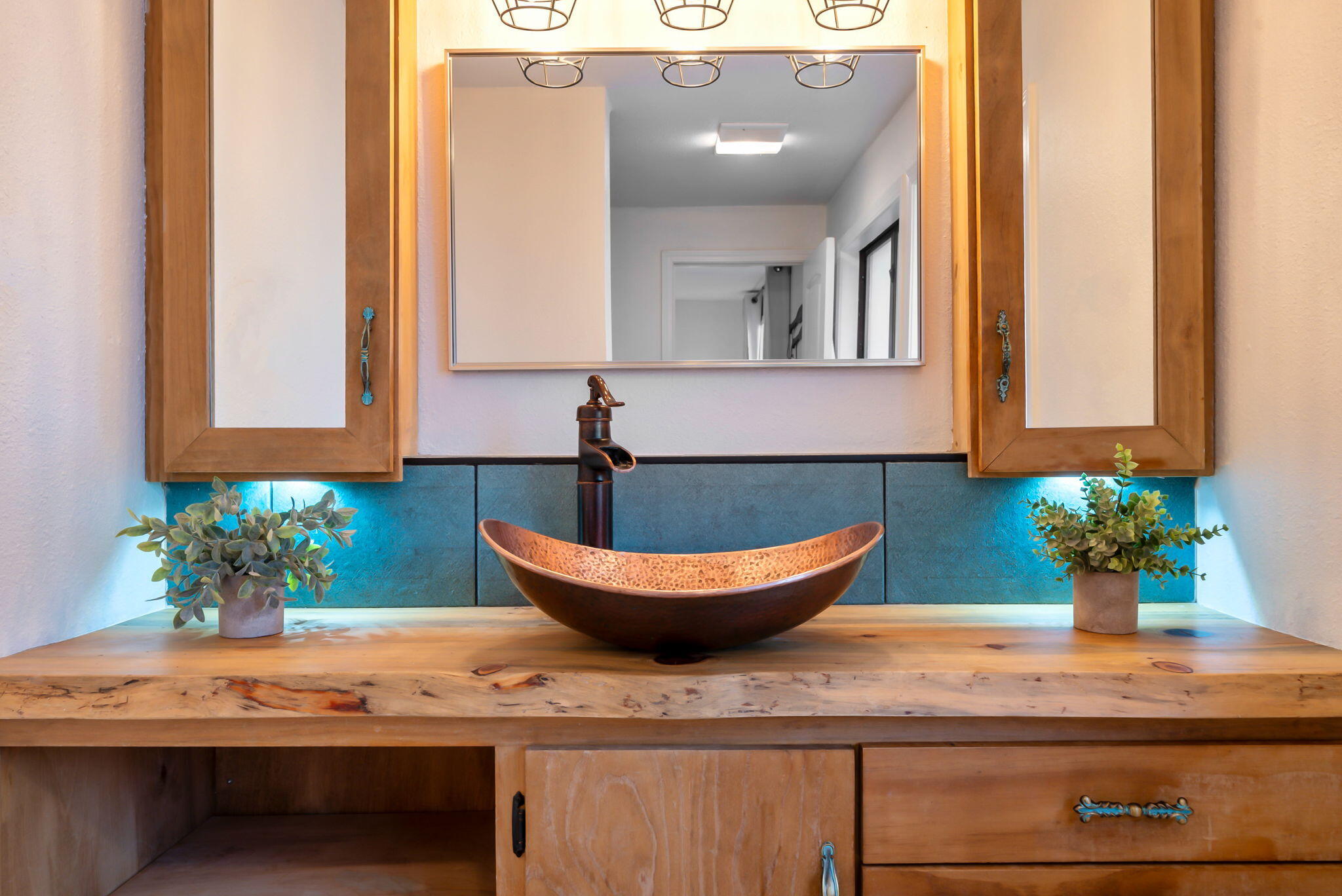16879 Elsinore Road Bend, OR 97707 - Photo 29 of 48 a room with wooden floor and potted plant