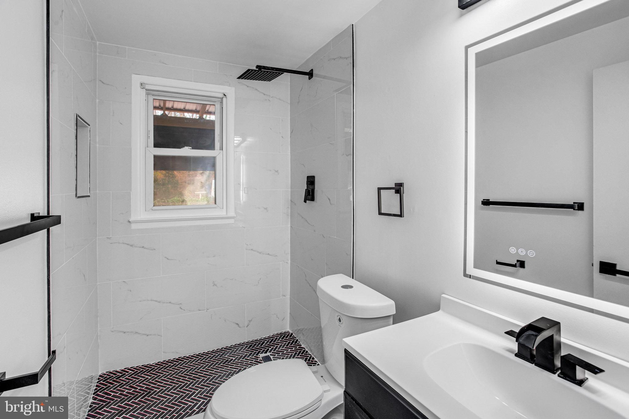 3412 North Beaumont Road Woodbridge, VA 22193 - Photo 23 of 34 a bathroom with a sink toilet and shower