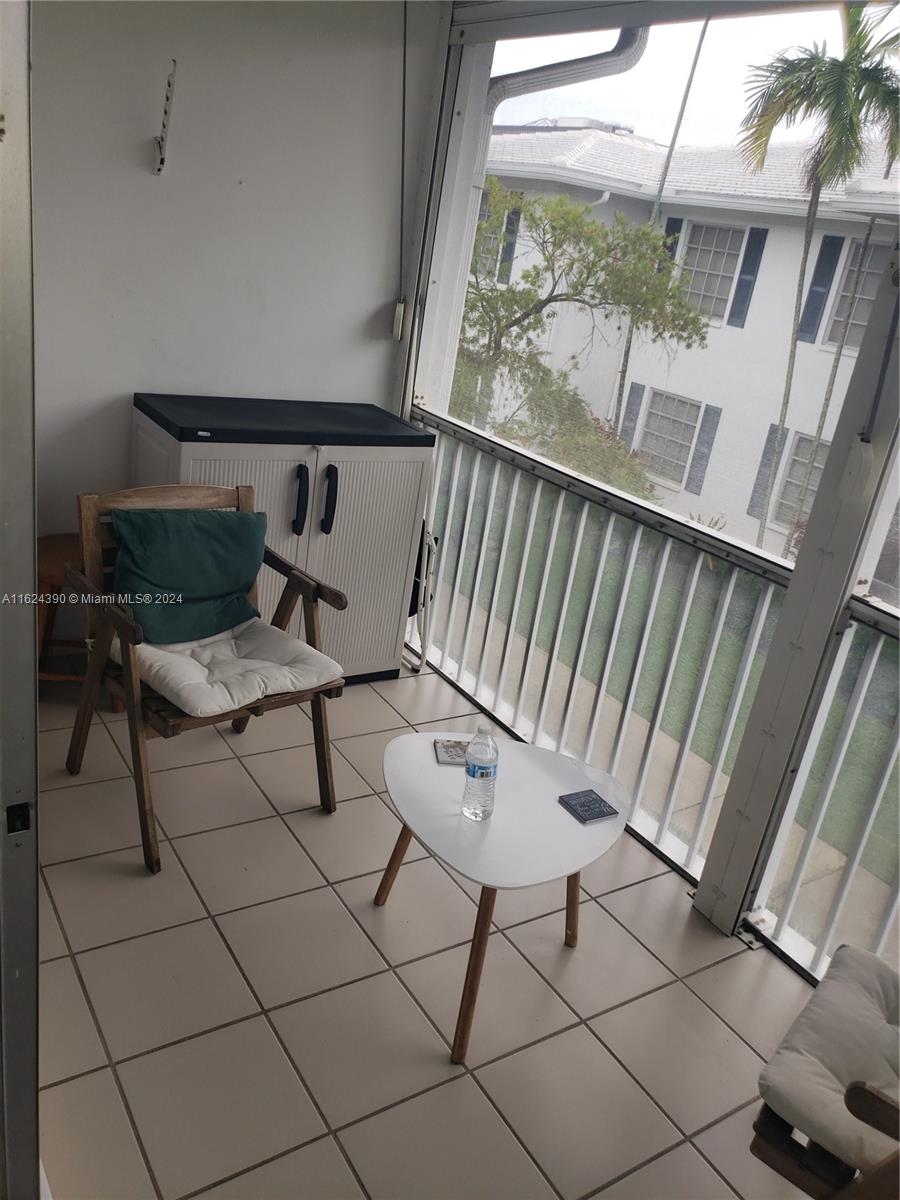 2220 Northeast 68th Street, Unit 1028 Fort Lauderdale, FL 33308 - Photo 4 of 39