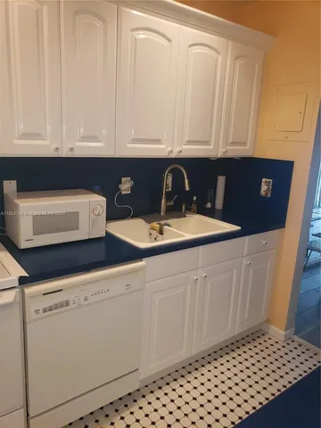 $150,000 | 2220 Northeast 68th Street, Unit 1028, Fort Lauderdale, FL 33308