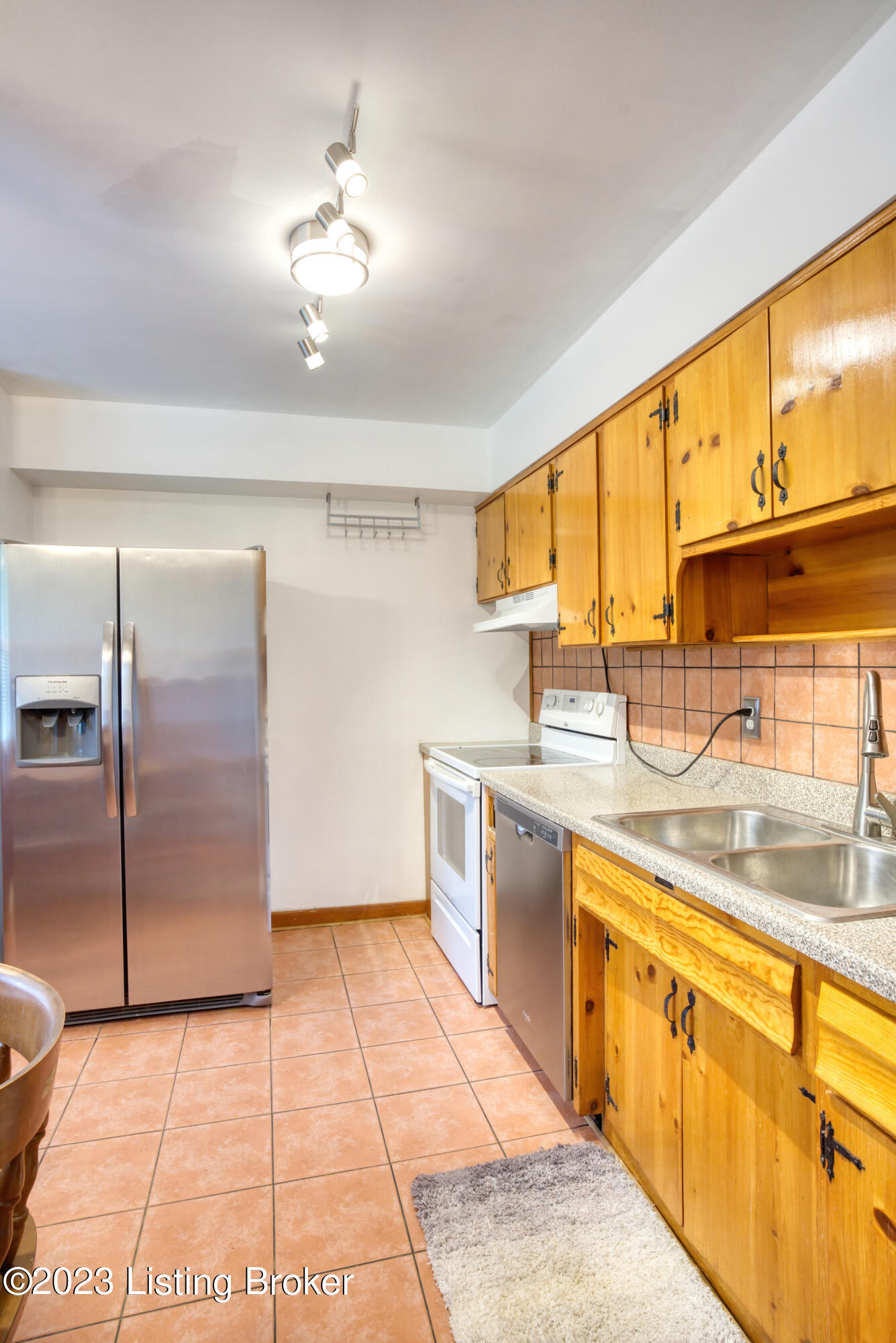 4801 Clarmar Road Louisville, KY 40299 - Photo 41 of 47 FIT PIX 3570-1890 5100-2700__DSC2625-DeN