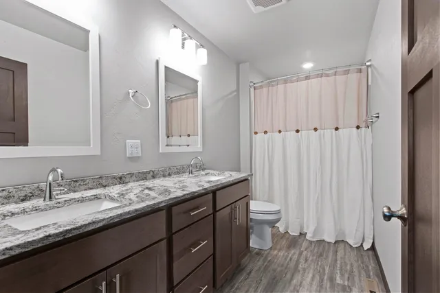 $433,900 | 537 Golf Side Court, Hortonville, WI 54944