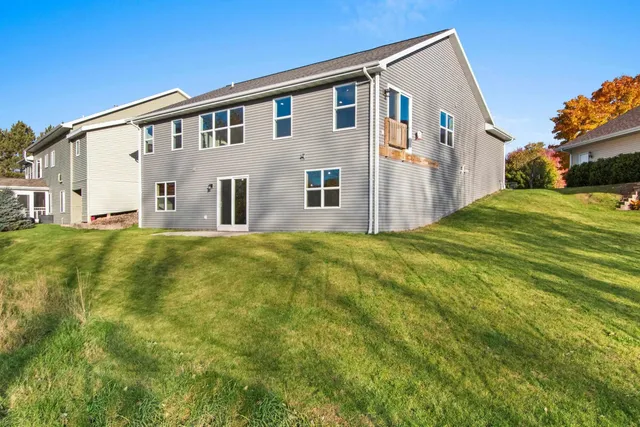 $433,900 | 537 Golf Side Court, Hortonville, WI 54944