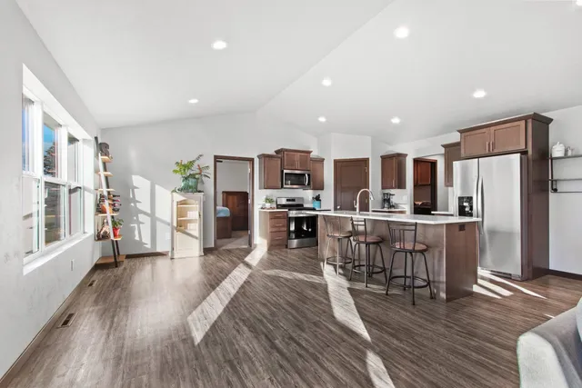 $433,900 | 537 Golf Side Court, Hortonville, WI 54944