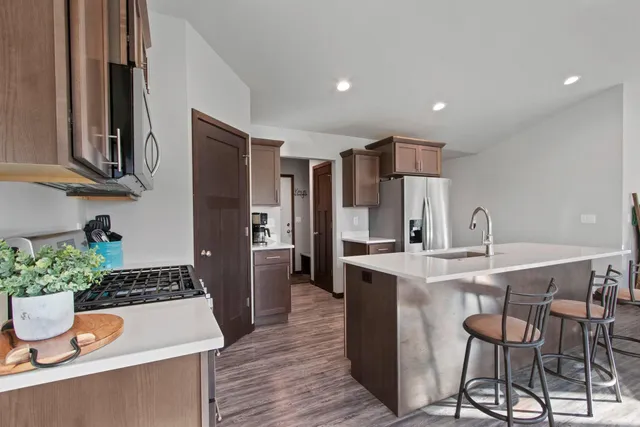 $433,900 | 537 Golf Side Court, Hortonville, WI 54944