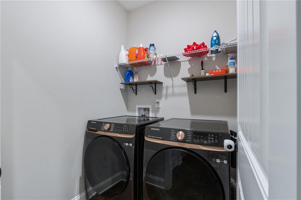 245 Hospital Road Commerce, GA 30529 - Photo 10 of 33 a utility room with dryer and washer