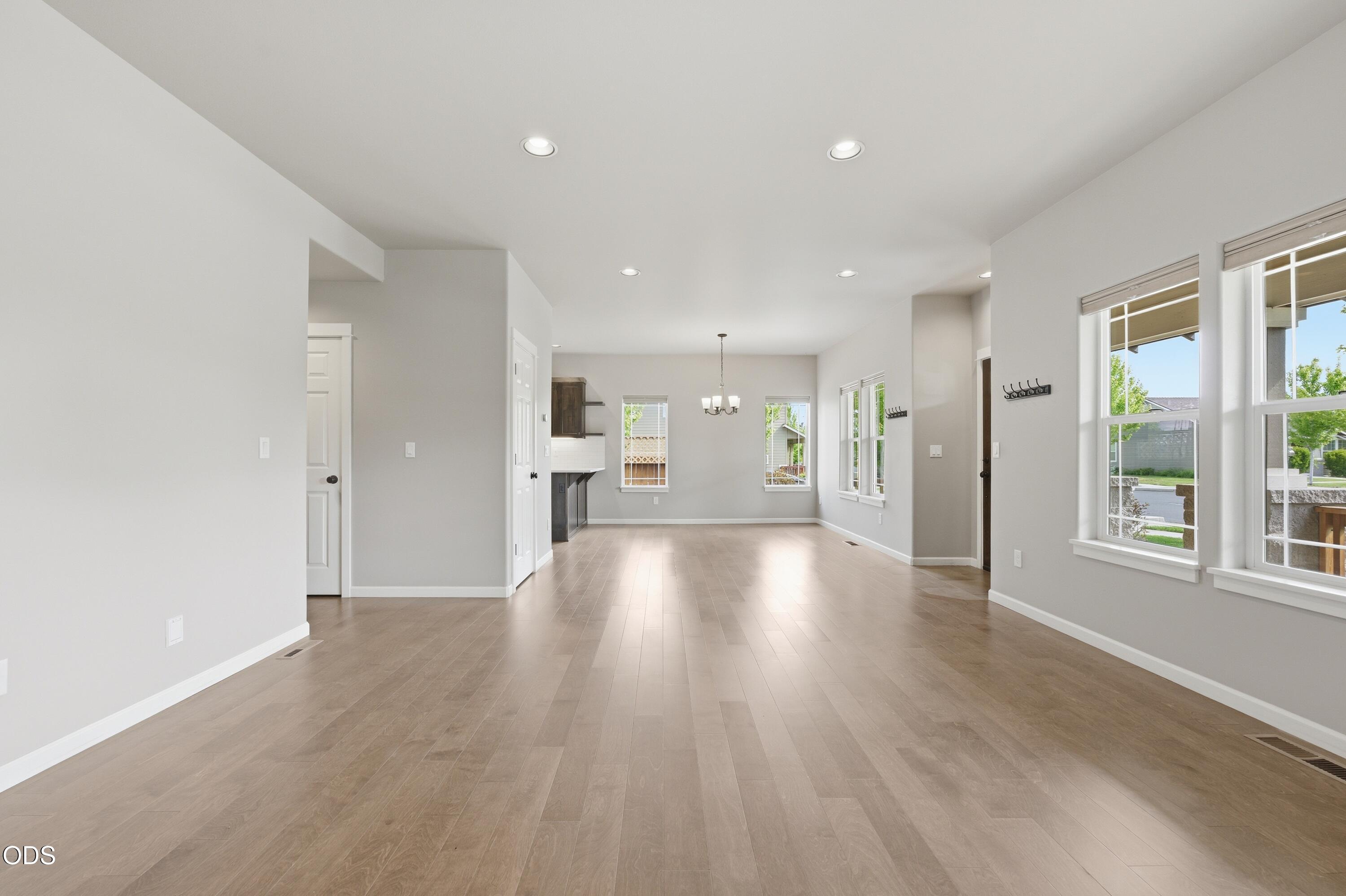 62719 Hawkview Road Bend, OR 97701 - Photo 12 of 55