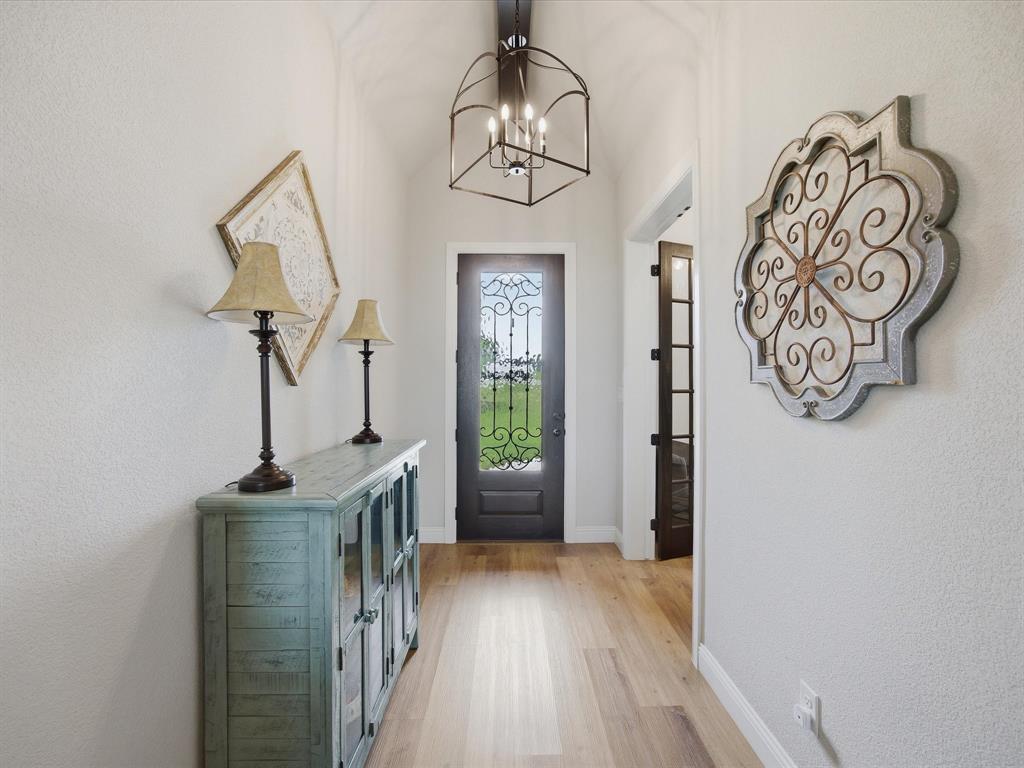 150 Quail Ridge Decatur, TX 76234 - Photo 9 of 32 a view of entryway with a hallway