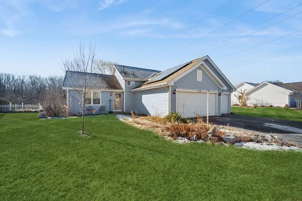 $220,000 | 2119 Wynnwood Drive, Belvidere, IL 61008