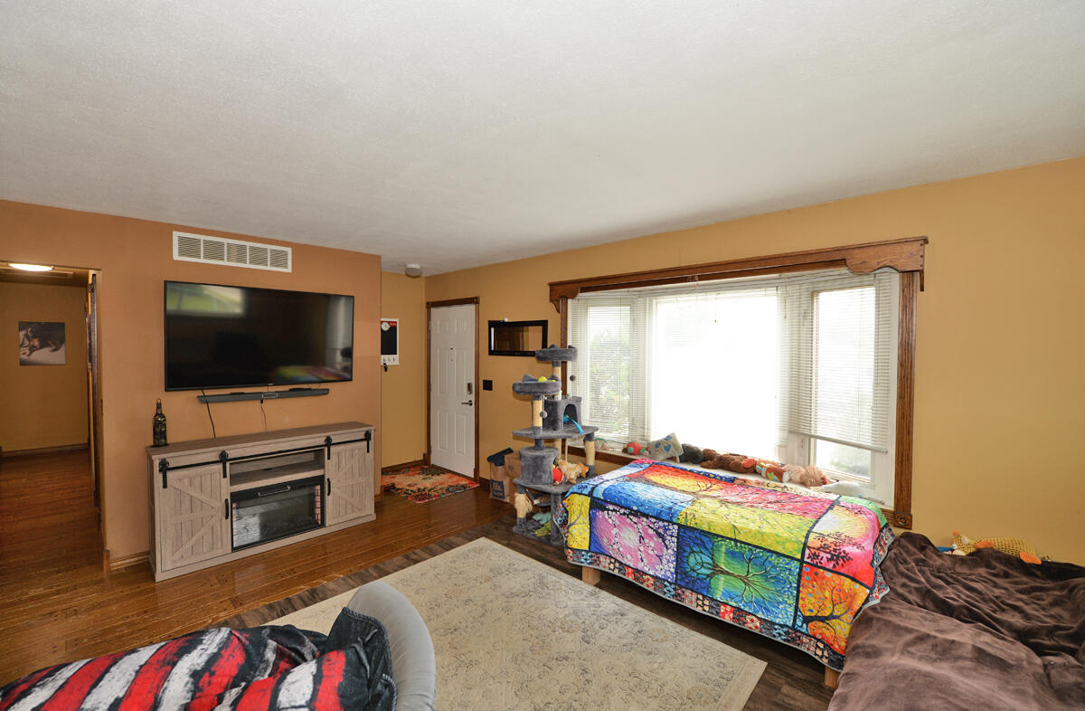 4320 Byrd Avenue Racine, WI 53405 - Photo 3 of 26 104