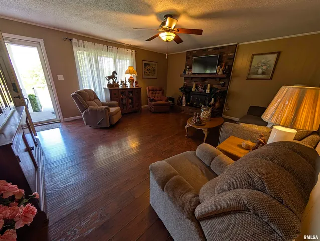 $189,900 | 425 Peak Road, Harrisburg, IL 62946