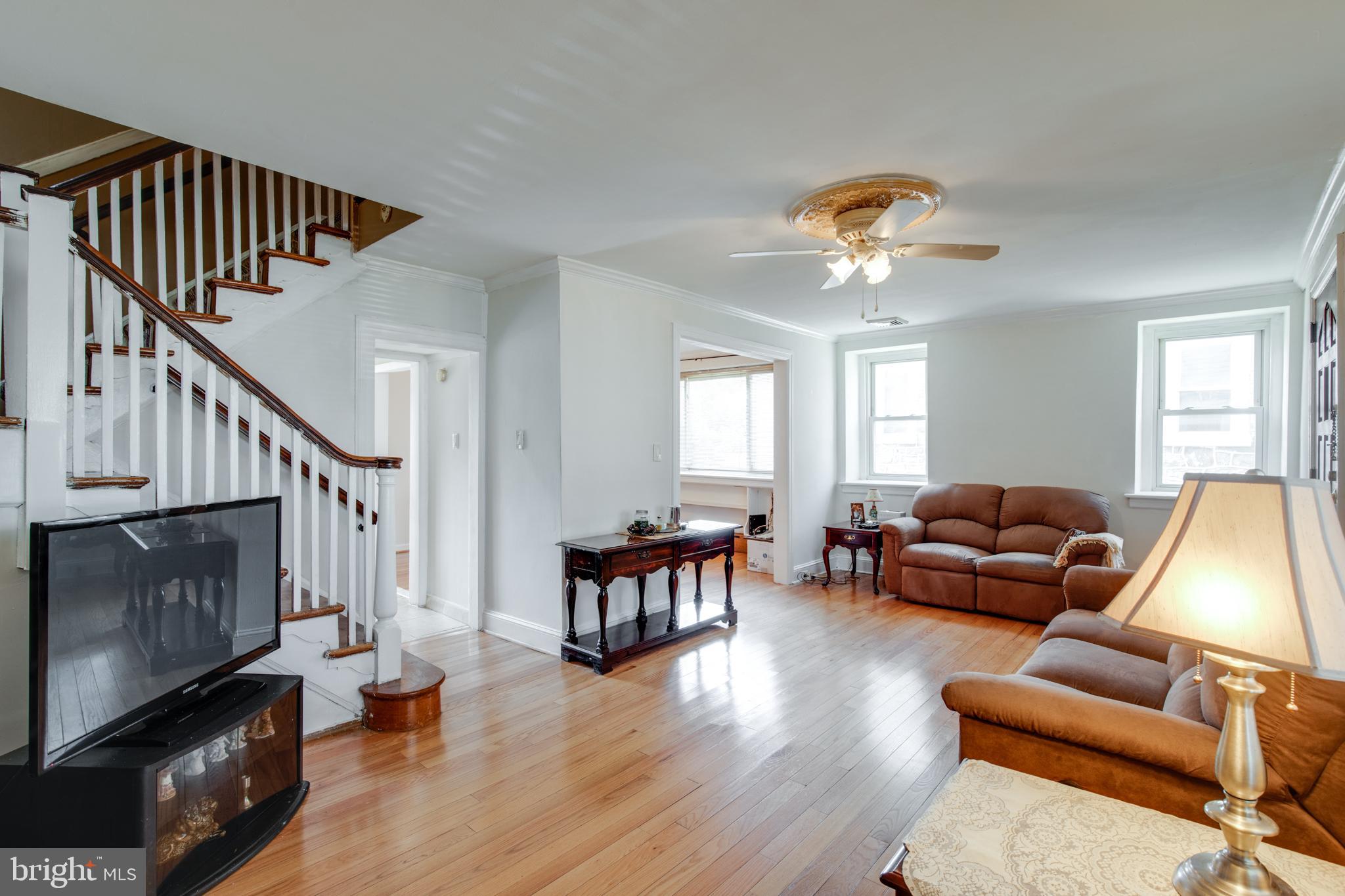 109 Englewood Road Upper Darby, PA 19082 - Photo 3 of 29 Living Room