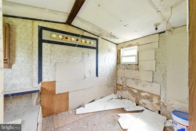 a view of a storage & utility room