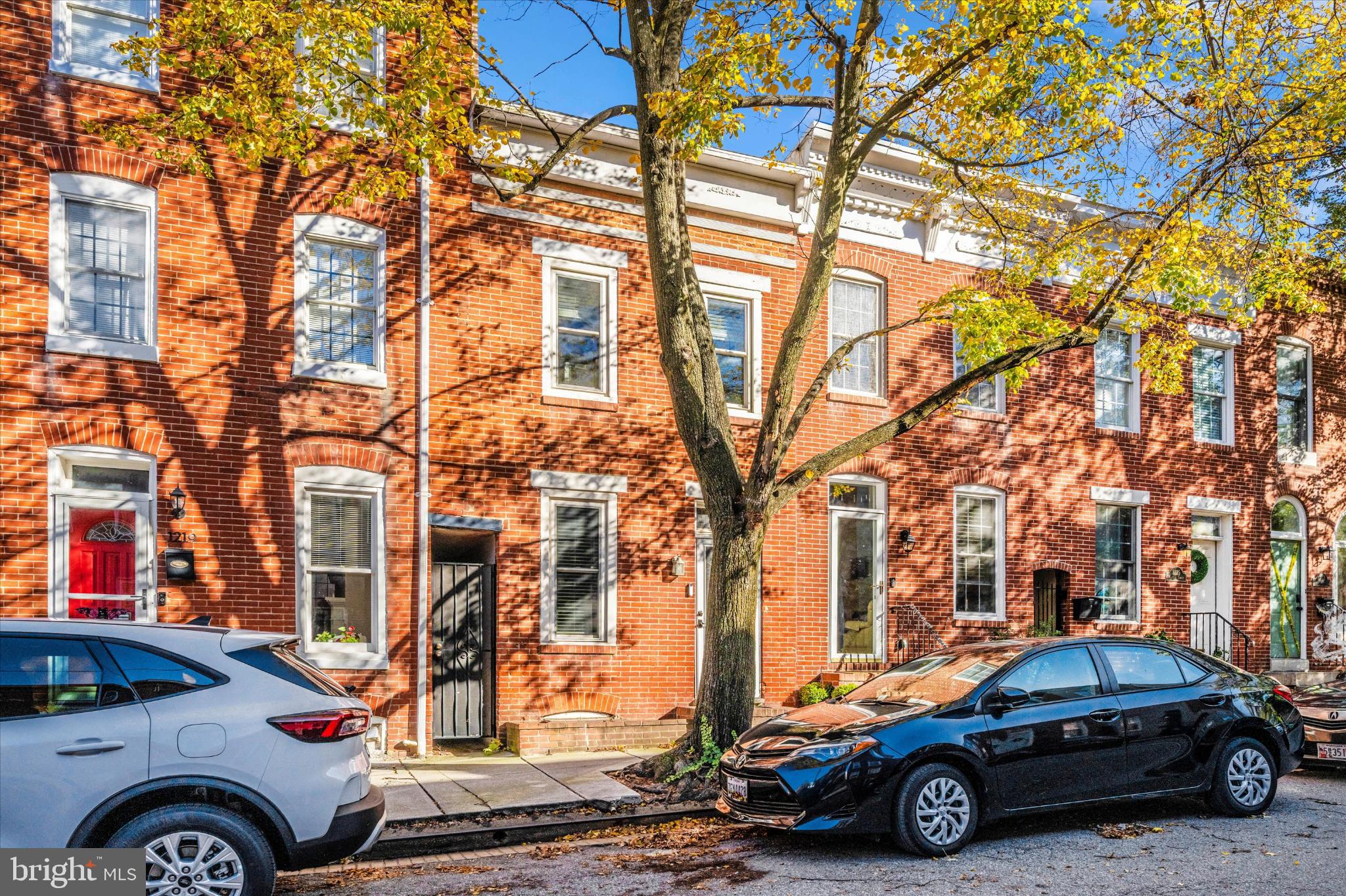 a car parked in front of a building