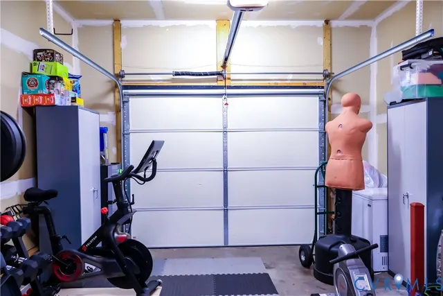 a view of entryway with a fan