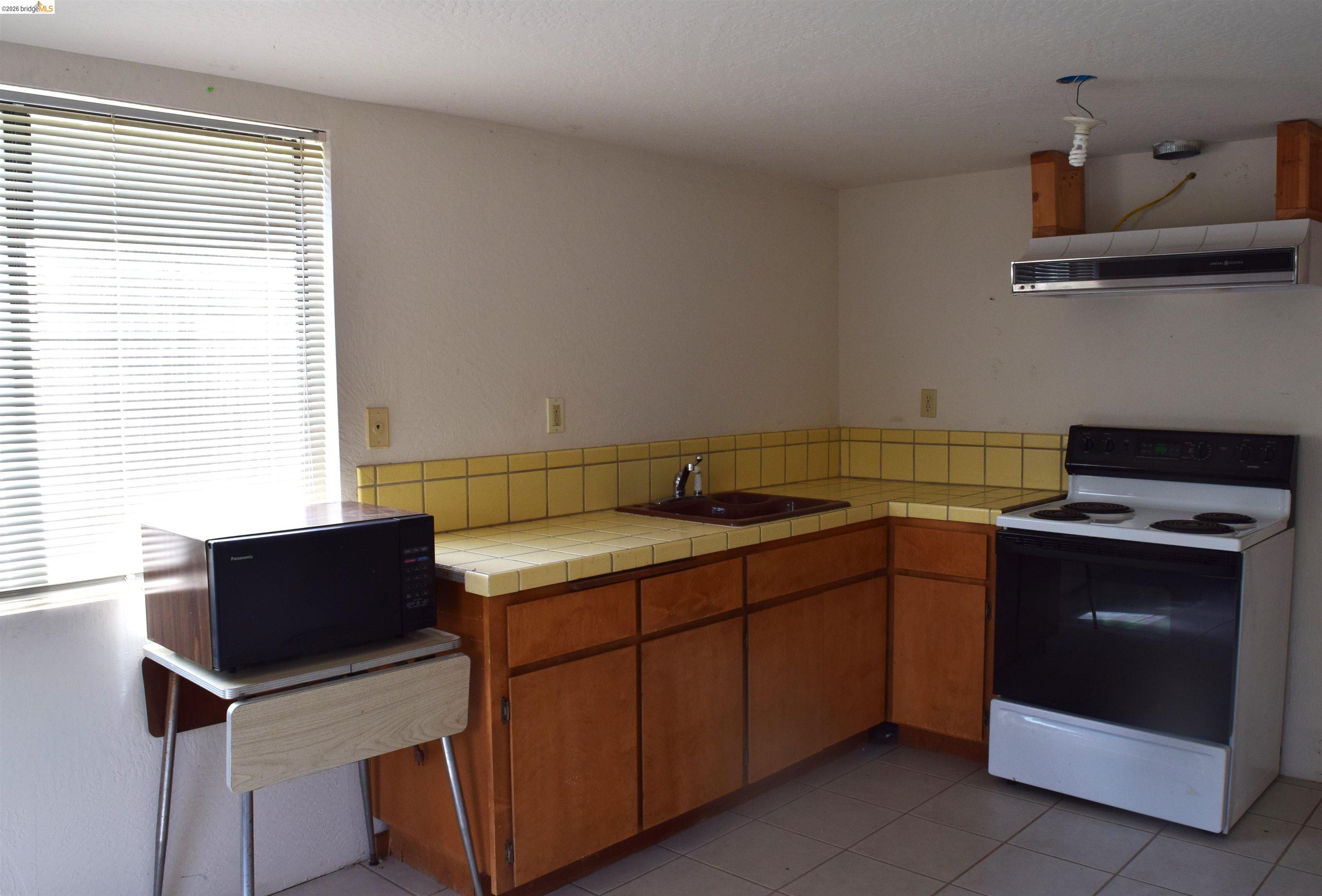 913 Quill Road Copperopolis, CA 95228 - Photo 18 of 55 a kitchen with a stove and a sink