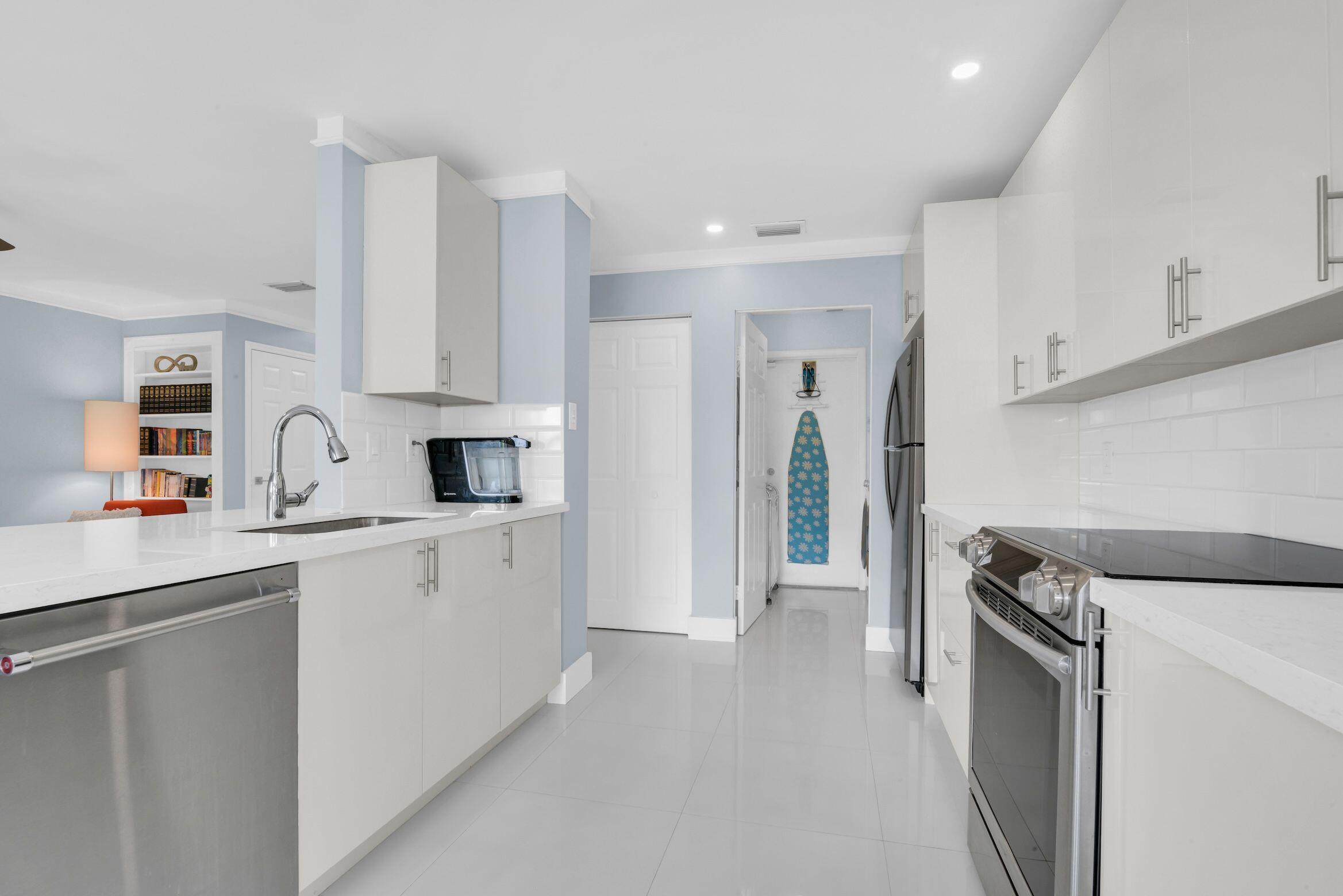 6773 Boca Pines Trail, Unit D Boca Raton, FL 33433 - Photo 10 of 47 Kitchen