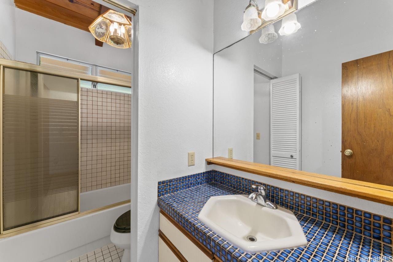 47-800 Ahuimanu Road Kaneohe, HI 96744 - Photo 20 of 25 Main Upstairs Bath