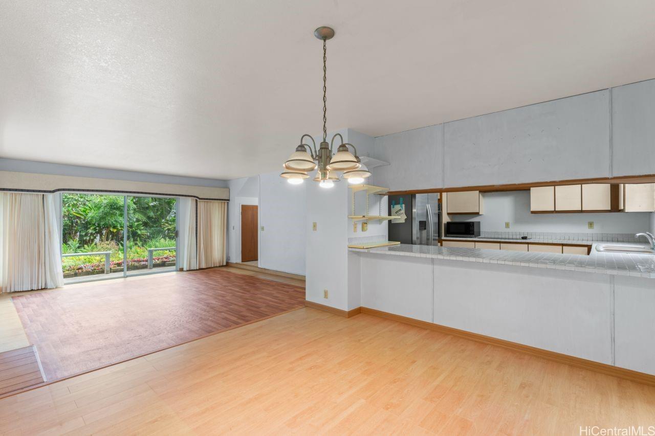 47-800 Ahuimanu Road Kaneohe, HI 96744 - Photo 5 of 25 Living room seen from the dinging area