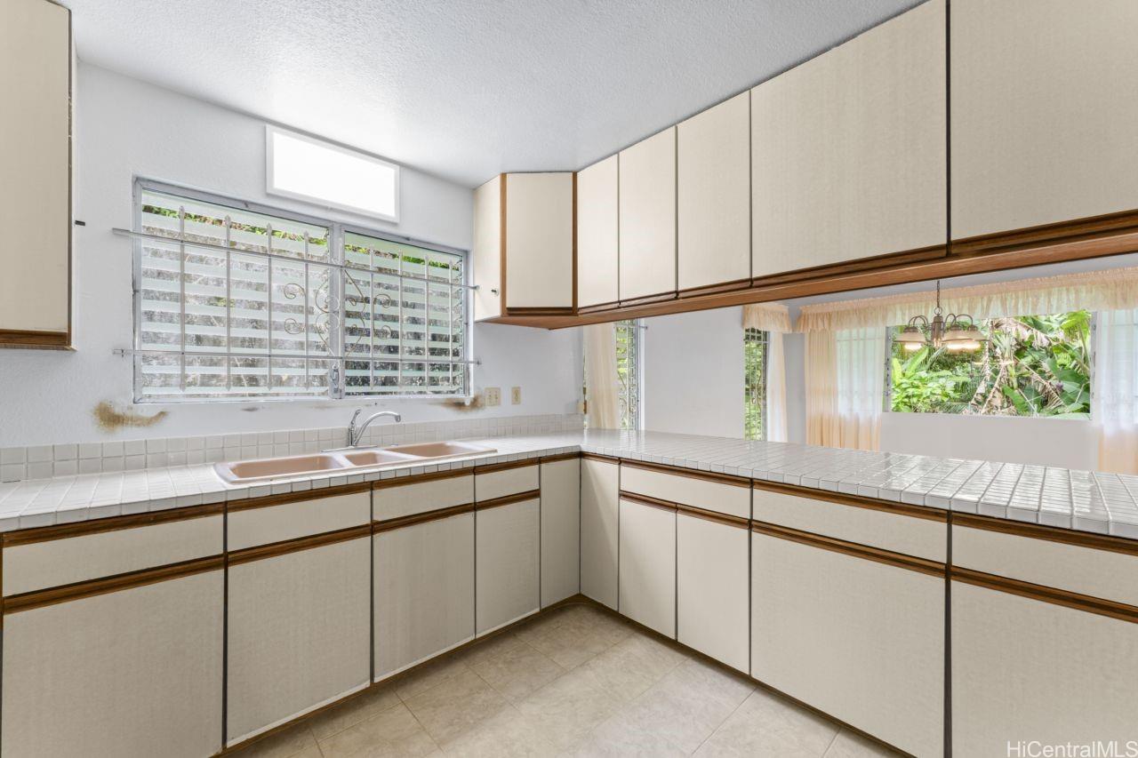 47-800 Ahuimanu Road Kaneohe, HI 96744 - Photo 9 of 25 Kitchen showing pass through to dining