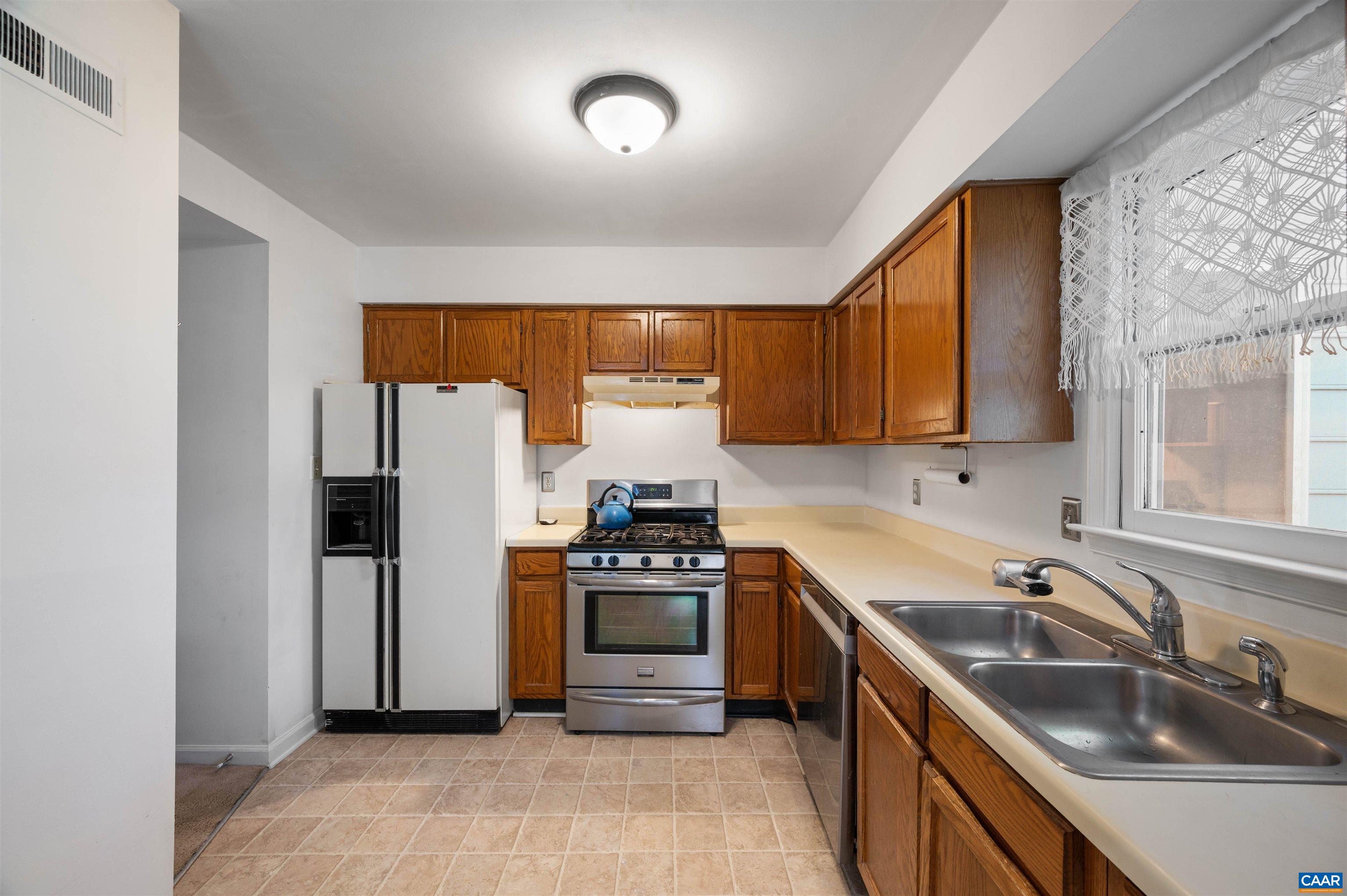 1404 Minor Ridge Court Charlottesville, VA 22901 - Photo 13 of 34 a kitchen with a sink stove and refrigerator
