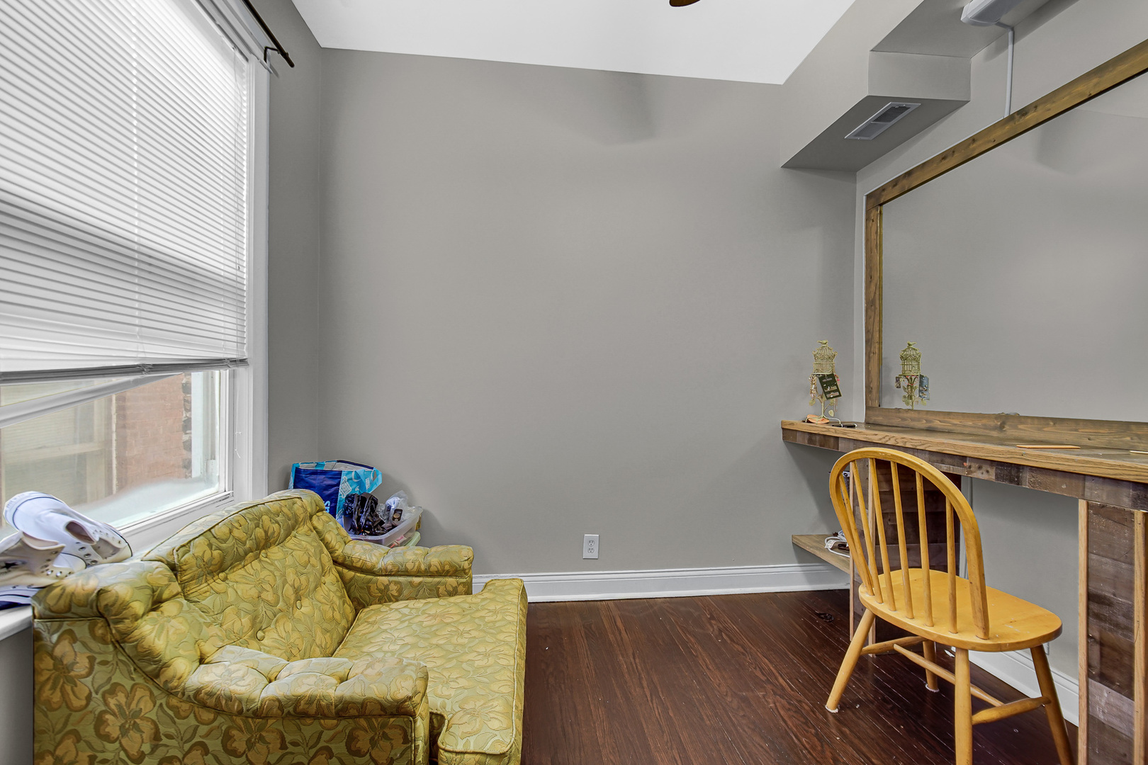 5540 South Honore Street Chicago, IL 60636 - Photo 7 of 23 a view of balcony with wooden floor