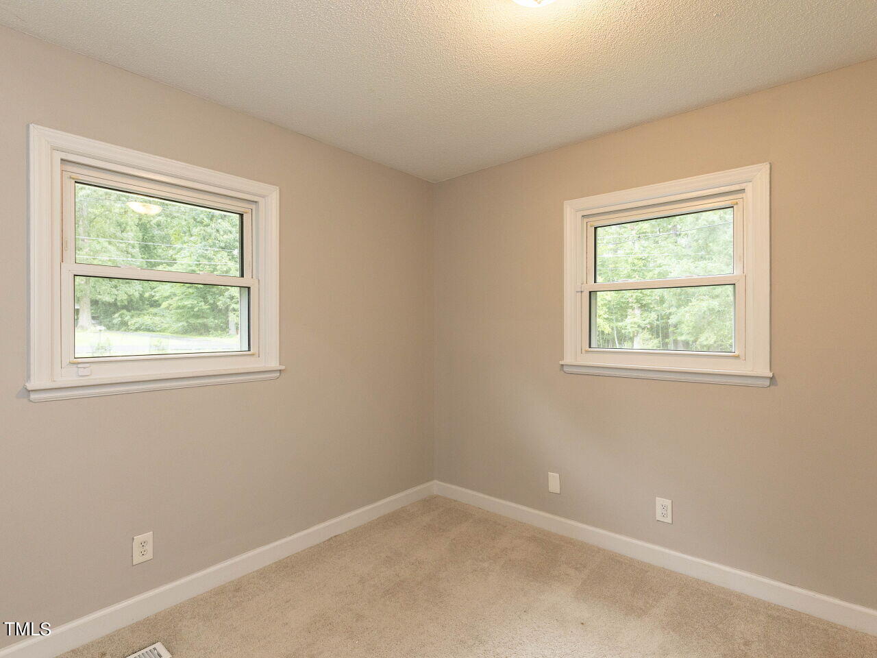 809 Lakeview Road Durham, NC 27712 - Photo 18 of 49 045-1280x960-master-bedroom