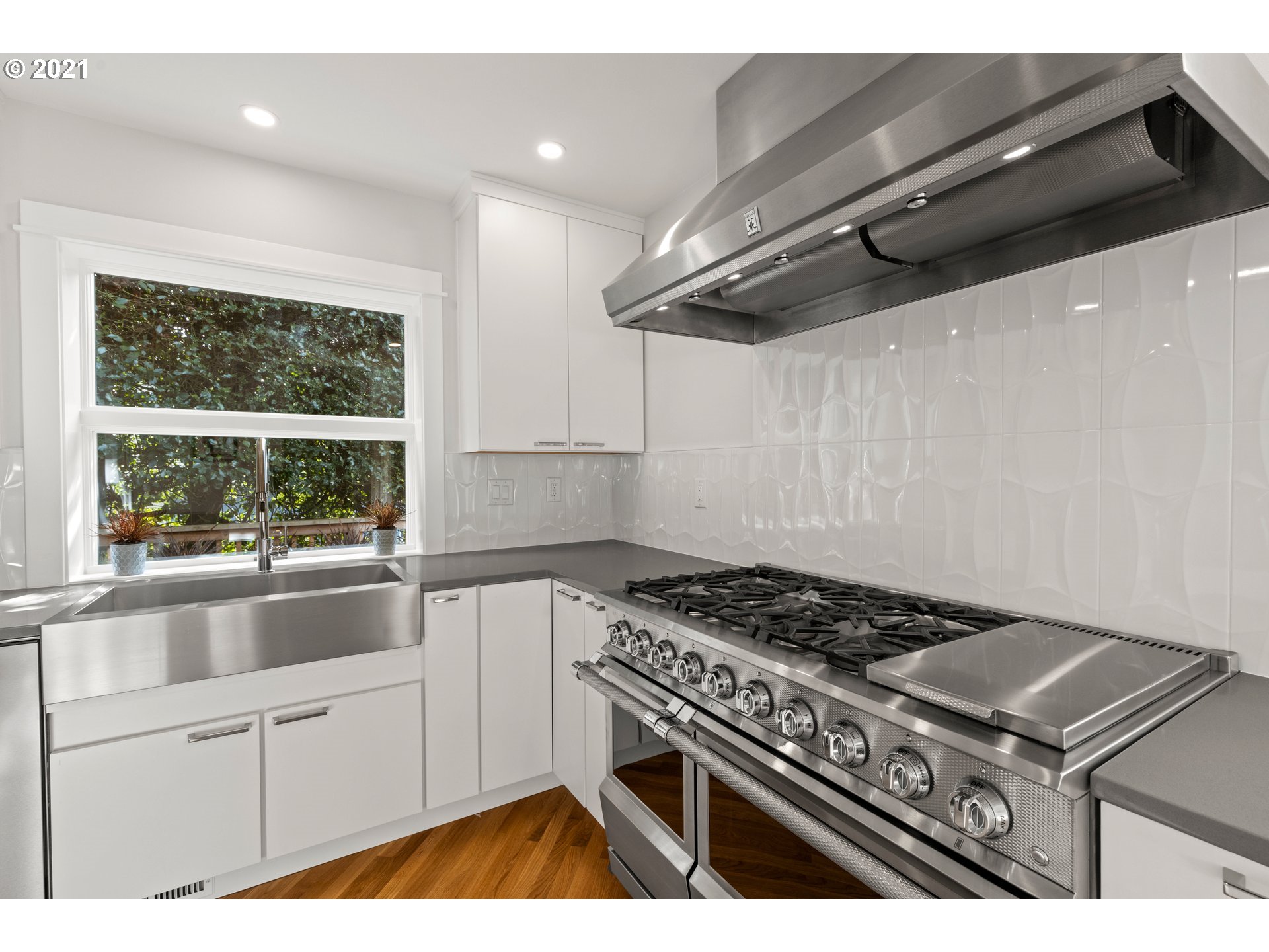 2820 Southwest Fern Street Portland, OR 97201 - Photo 11 of 32 Gallery Image 11