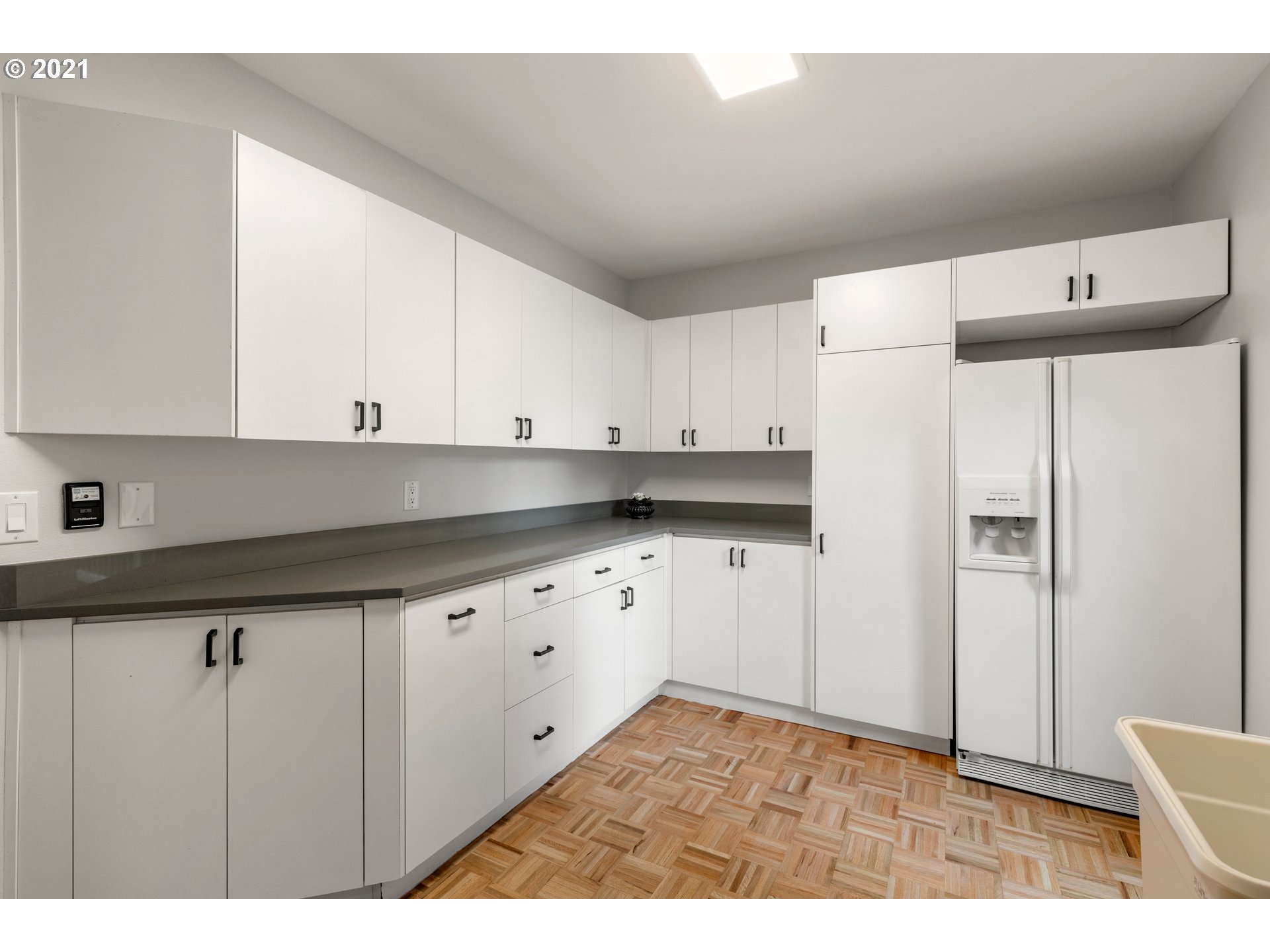 2820 Southwest Fern Street Portland, OR 97201 - Photo 15 of 32 Laundry