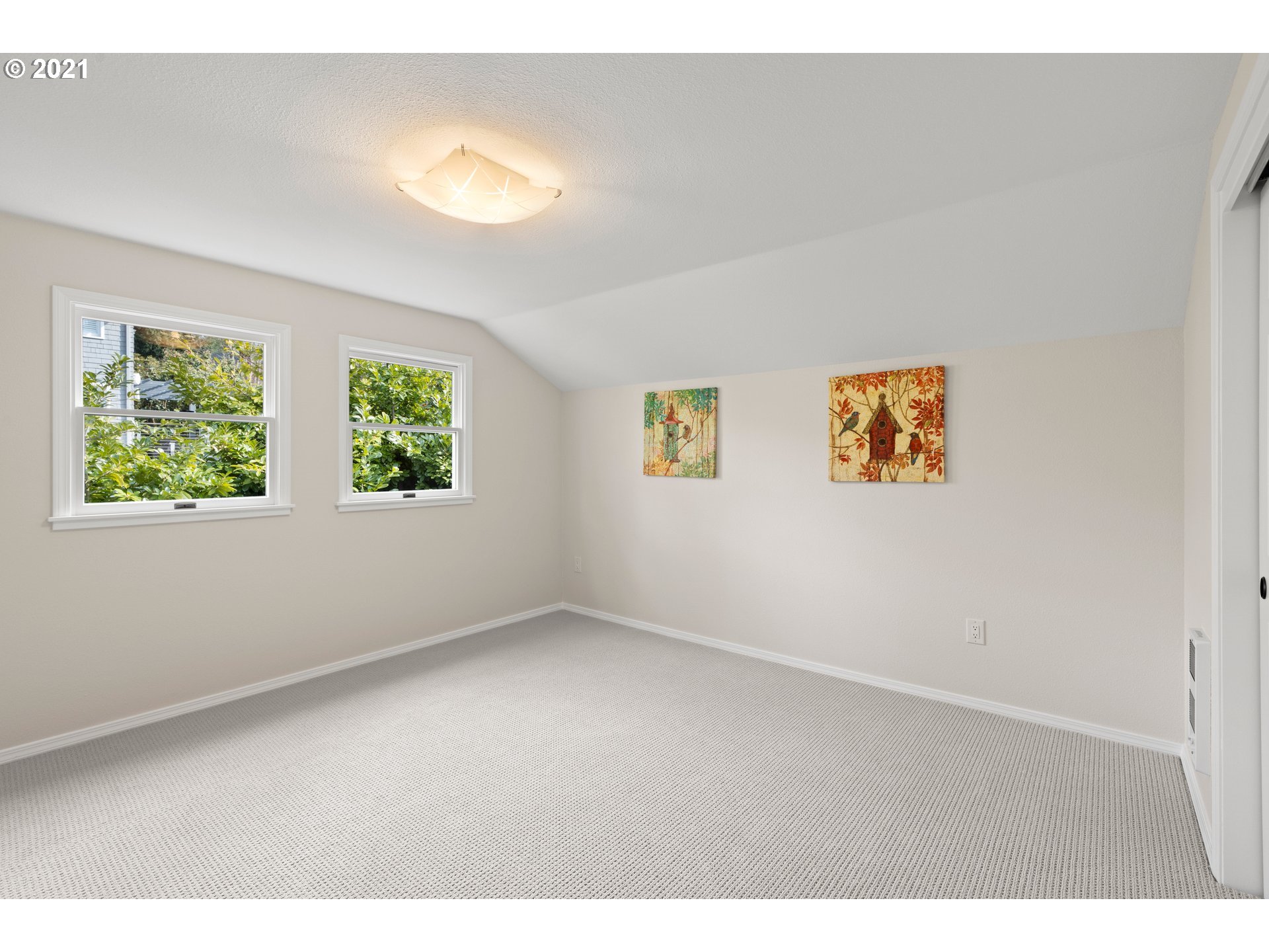 2820 Southwest Fern Street Portland, OR 97201 - Photo 20 of 32 Bedroom