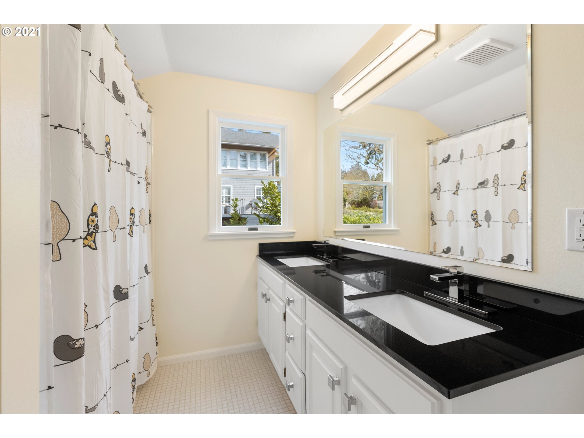 2820 Southwest Fern Street Portland, OR 97201 - Photo 21 of 32 Bathroom